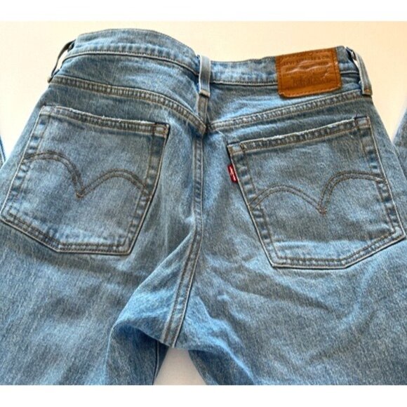 Levi’s Light Wash Wedge Fit Ankle Women’s Button Fly Jeans Size 26 Casual - Picture 4 of 16